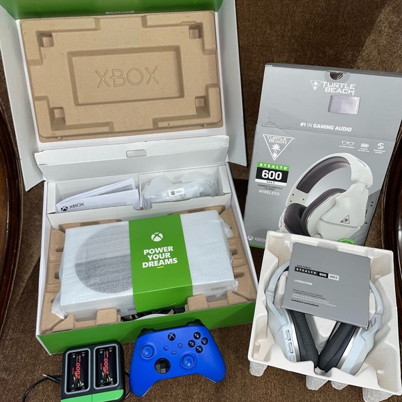 Xbox Series S + Accessories